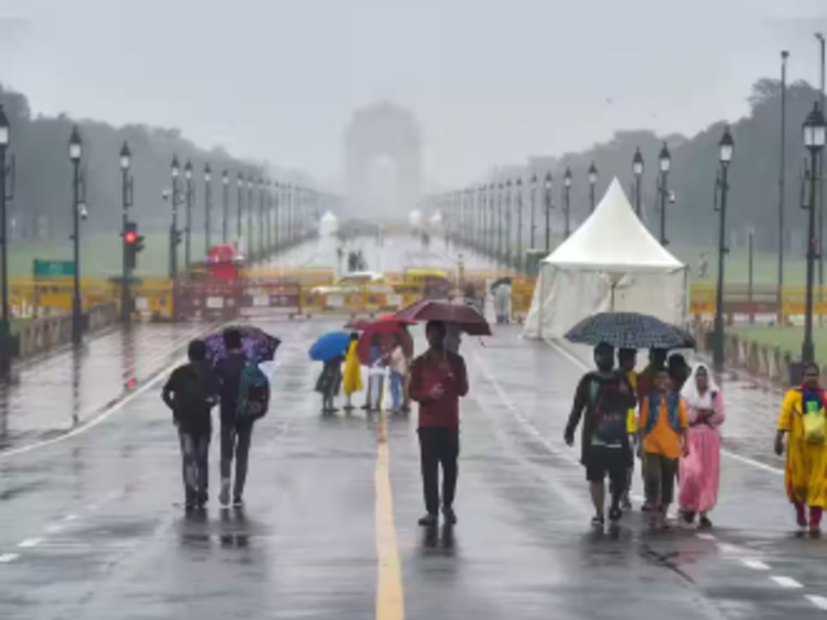 Delhi Weather: बारिश ने दिलाई उमस से राहत, जानें आज कैसा रहेगा मौसम का मिजाज 