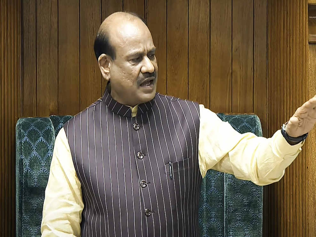 लोकसभा में अब क्यों नहीं लगा पाएंगे 'जय हिंदू राष्ट्र', 'जय फिलिस्तीन' जैसे नारे, जानें पूरा मामला लोकसभा में अब क्यों नहीं लगा पाएंगे 'जय हिंदू राष्ट्र', 'जय फिलिस्तीन' जैसे नारे, जानें पूरा मामला