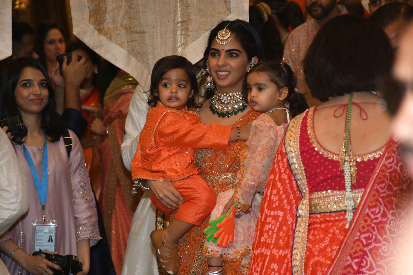 ईशा अंबानी का लुक वायरल