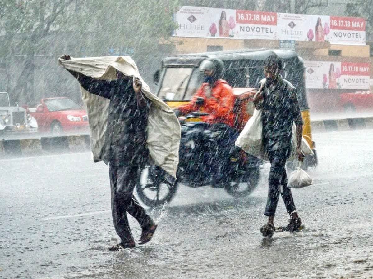Bihar Weather Update: बिहार के इन 16 जिलों में बारिश का अलर्ट जारी, खूब गरजेंगे और बरसेंगे बादल