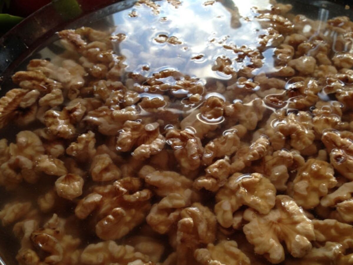 Eat a handful of soaked walnuts every morning this monsoon you will get