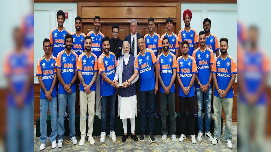 Team India ने वर्ल्ड कप में जीत के बाद की पीएम मोदी से मुलाकात, यहां देखें तस्वीरें
