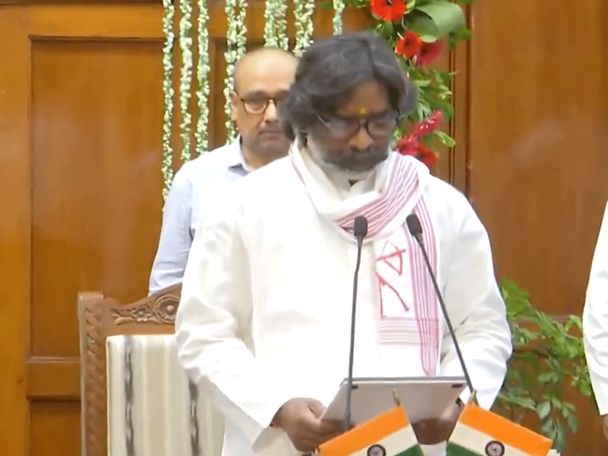 Hemant Soren Oath: हेमंत सोरेन ने सीएम पद की ली शपथ, तीसरी बार बने झारखंड के मुख्यमंत्री Hemant Soren Oath: हेमंत सोरेन ने सीएम पद की ली शपथ, तीसरी बार बने झारखंड के मुख्यमंत्री