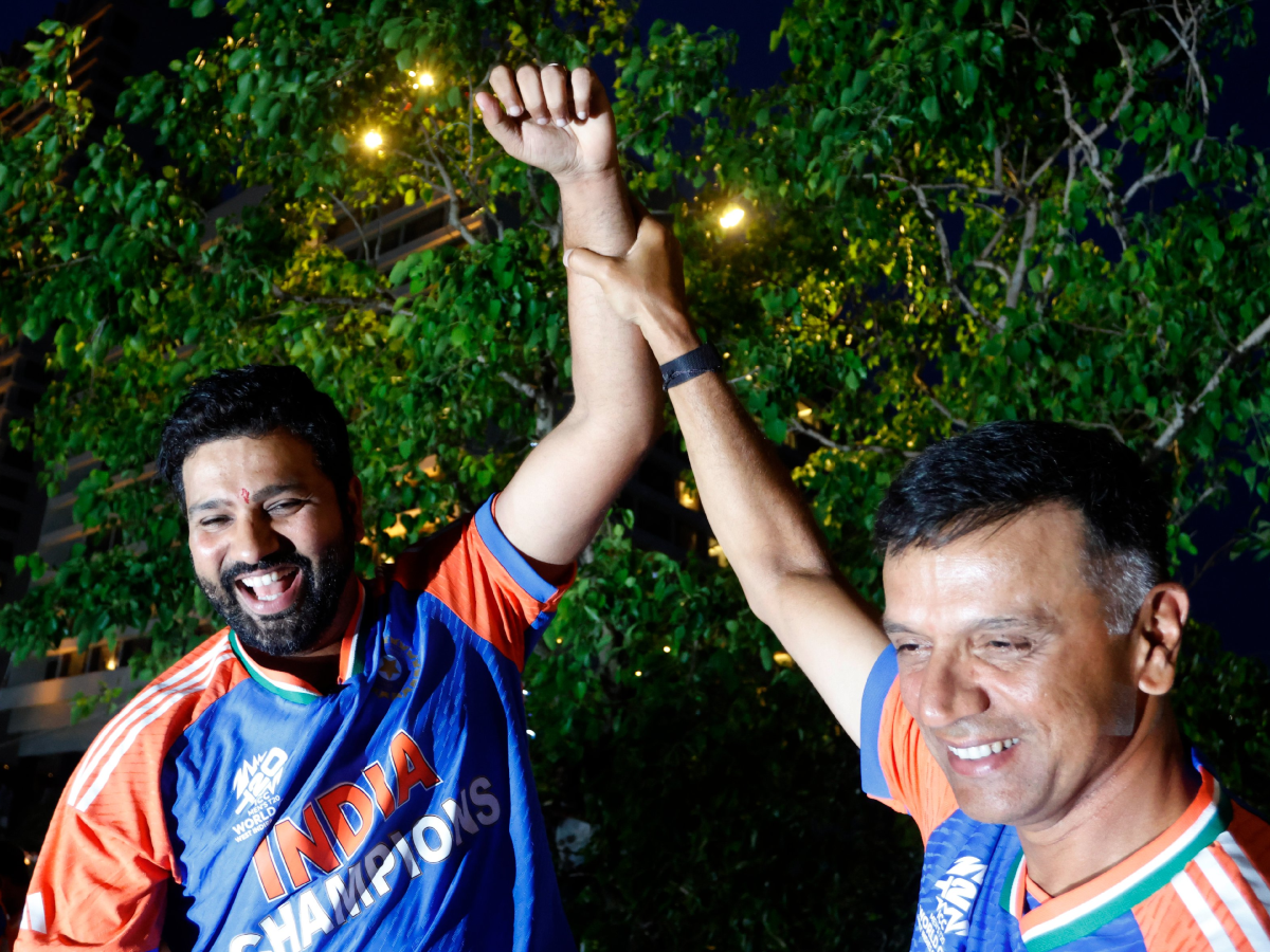 द्रविड़-रोहित का जोरदार जश्न