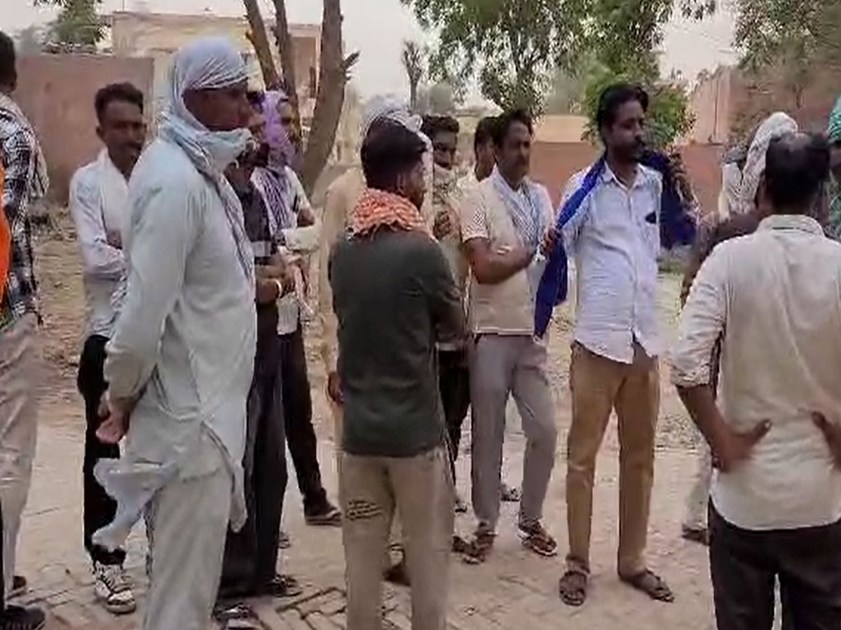 anupgarh news husband wife died in accident on Ghadsana-Rawala road read more
