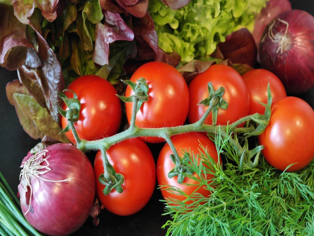 Onion Tomato Price Hike: क्यों बढ़ रहे हैं टमाटर और प्याज के दाम? एक महीने में 35 से 55 हुए दाम Onion Tomato Price Hike: क्यों बढ़ रहे हैं टमाटर और प्याज के दाम? एक महीने में 35 से 55 हुए दाम