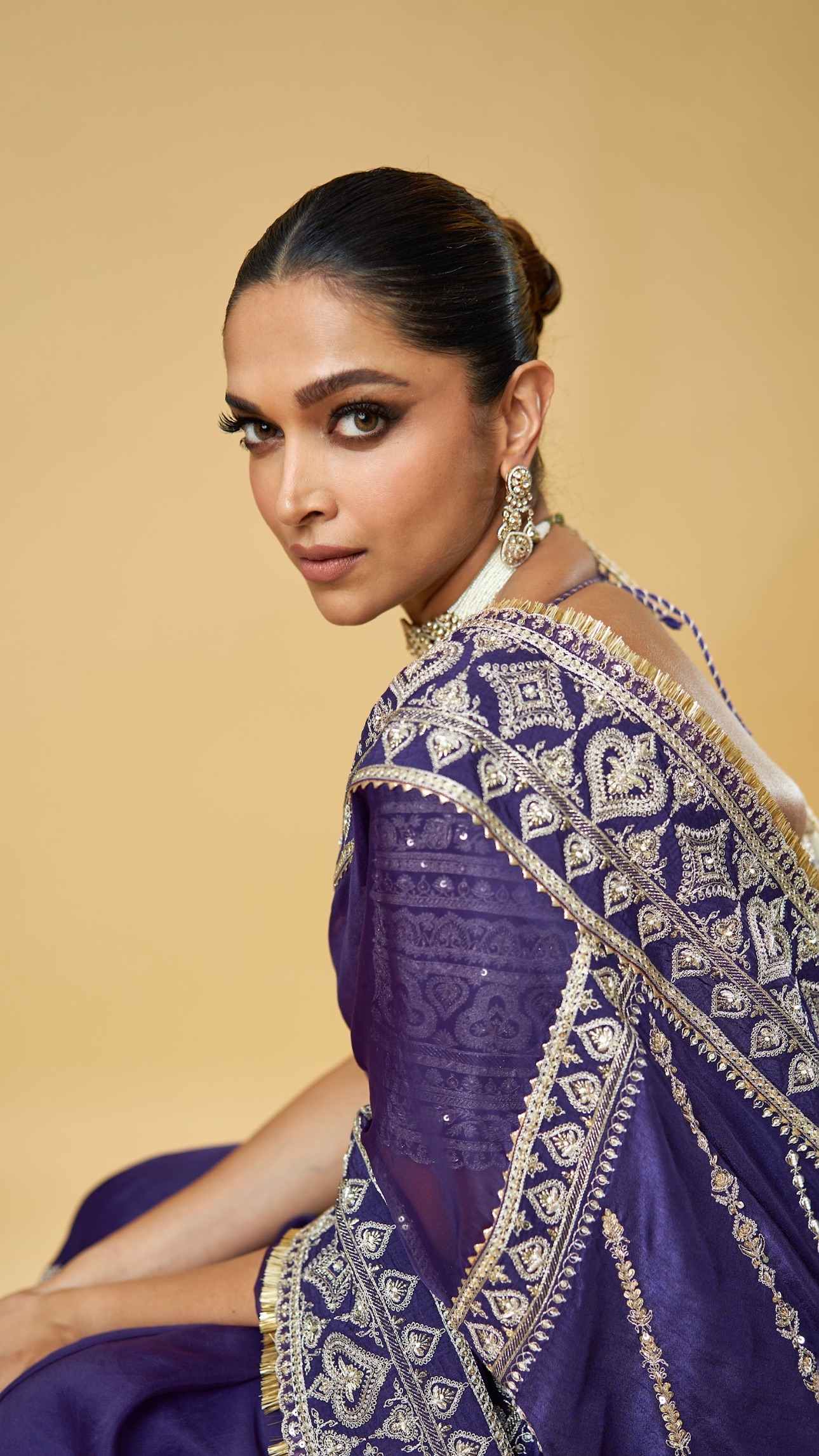 साड़ी में लगीं कमाल