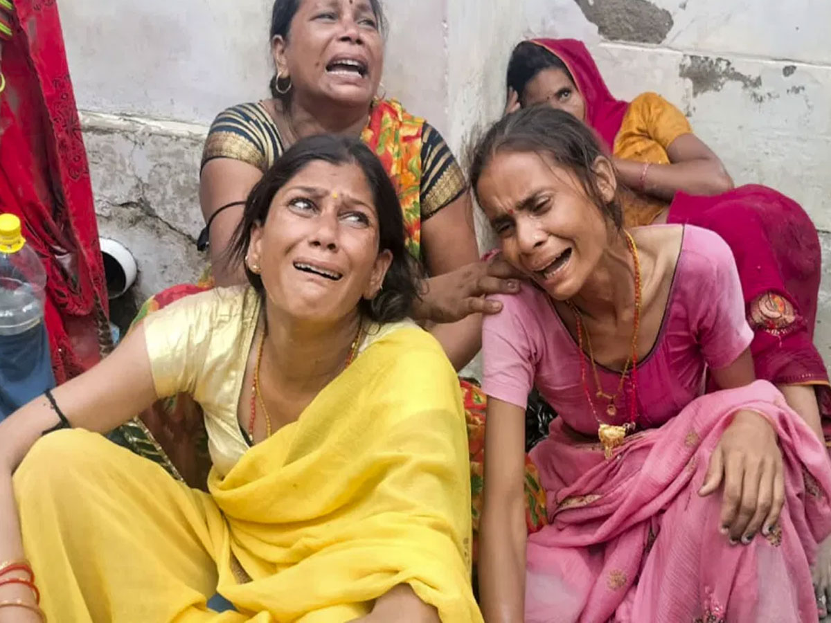 हाथरस कांड का मुख्य आरोपी और भोले बाबा का सहयोगी गिरफ्तार, सिर पर था 1 लाख का इनाम हाथरस कांड का मुख्य आरोपी और भोले बाबा का सहयोगी गिरफ्तार, सिर पर था 1 लाख का इनाम