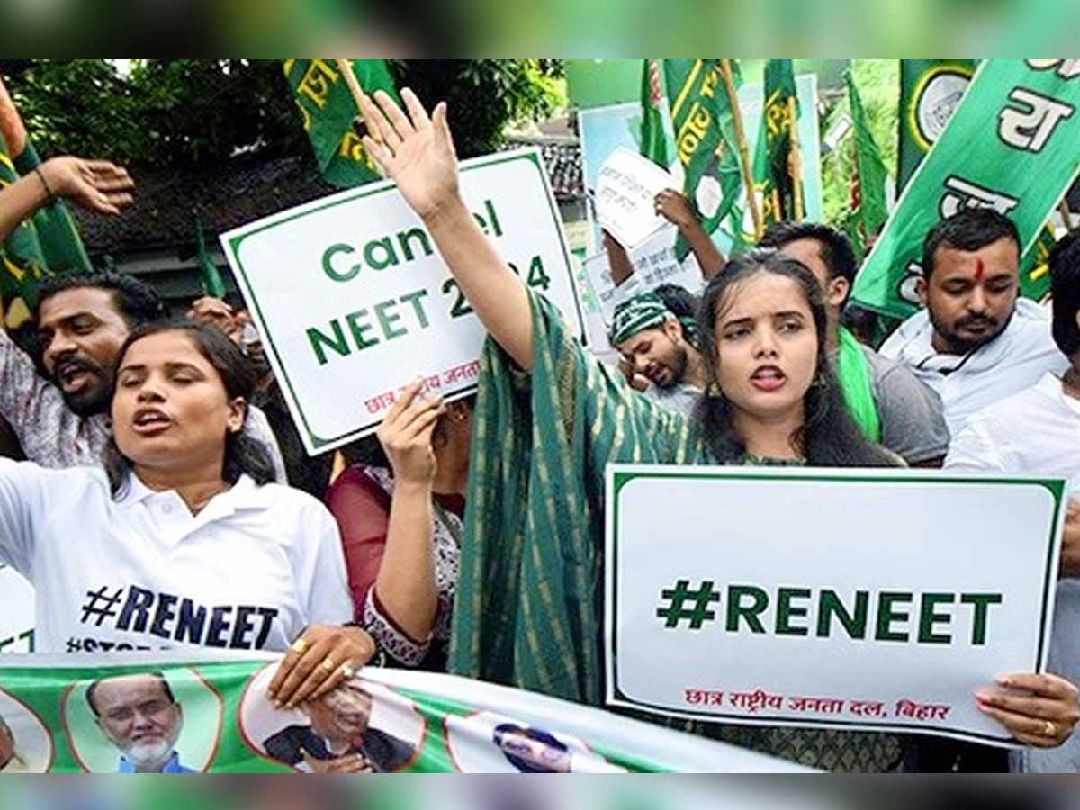 पेपर लीक मामले के बाद NEET-UG काउंसलिंग स्थगित, जल्द आएगी नई तारीख पेपर लीक मामले के बाद NEET-UG काउंसलिंग स्थगित, जल्द आएगी नई तारीख