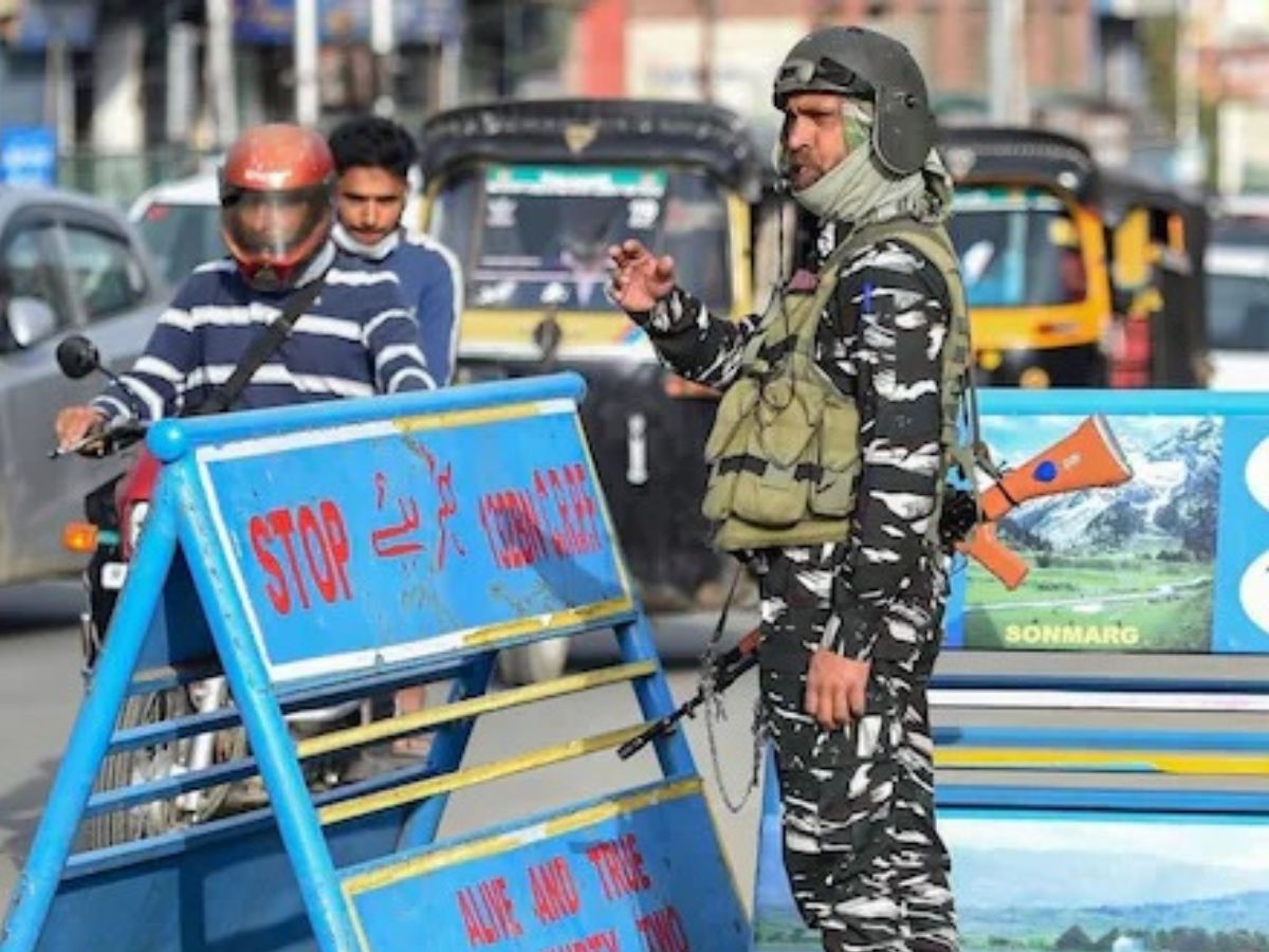 कुलगाम एनकाउंटर: सुरक्षाबलों ने 4 आंतकियों का किया सफाया, 1 जवान शहीद