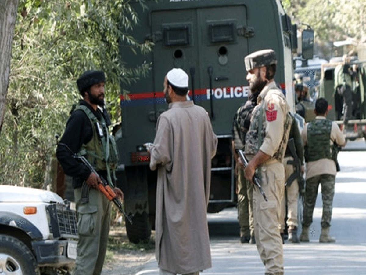 Kulgam Encounter: जम्मू-कश्मीर के कुलगाम में दो मुठभेड़ों में चार आतंकी ढेर, सेना के दो जवान शहीद Kulgam Encounter: जम्मू-कश्मीर के कुलगाम में दो मुठभेड़ों में चार आतंकी ढेर, सेना के दो जवान शहीद