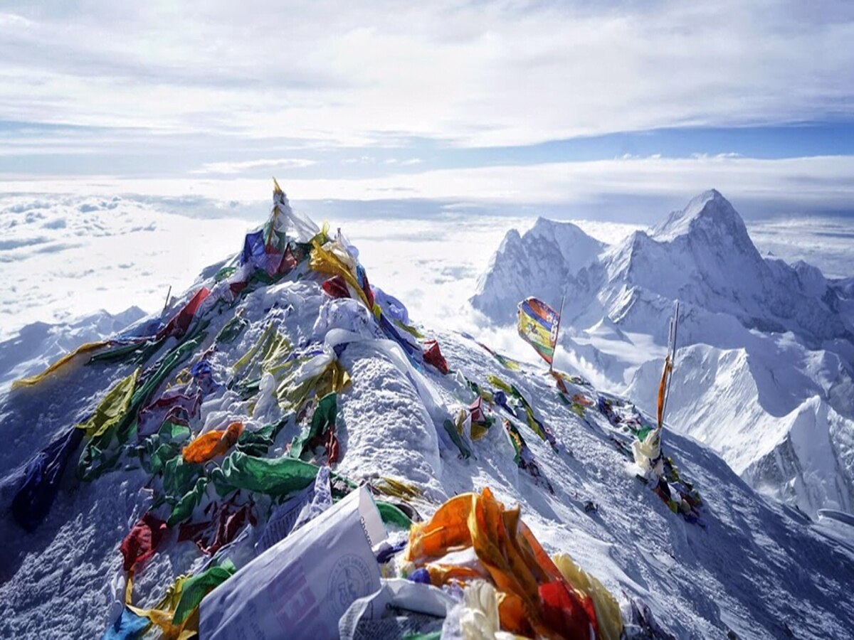 Mount Everest: एवरेस्ट से निकला 11 टन कचरा, 50 टन बाकी.. साफ करने में लग जाएंगे कई साल