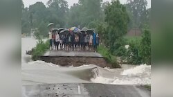 यूपी में मूसलाधार बारिश से नदियां उफनाईं, कई जिलों में गांव के गांव डूबे  