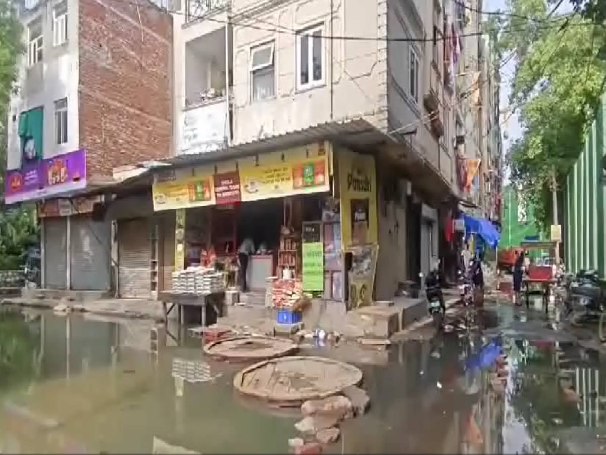 Delhi News: दिल्ली में विधायक ने भगवान पर फोड़ा जलभराव का ठीकरा, कहा- ज्यादा बारिश न कराएं