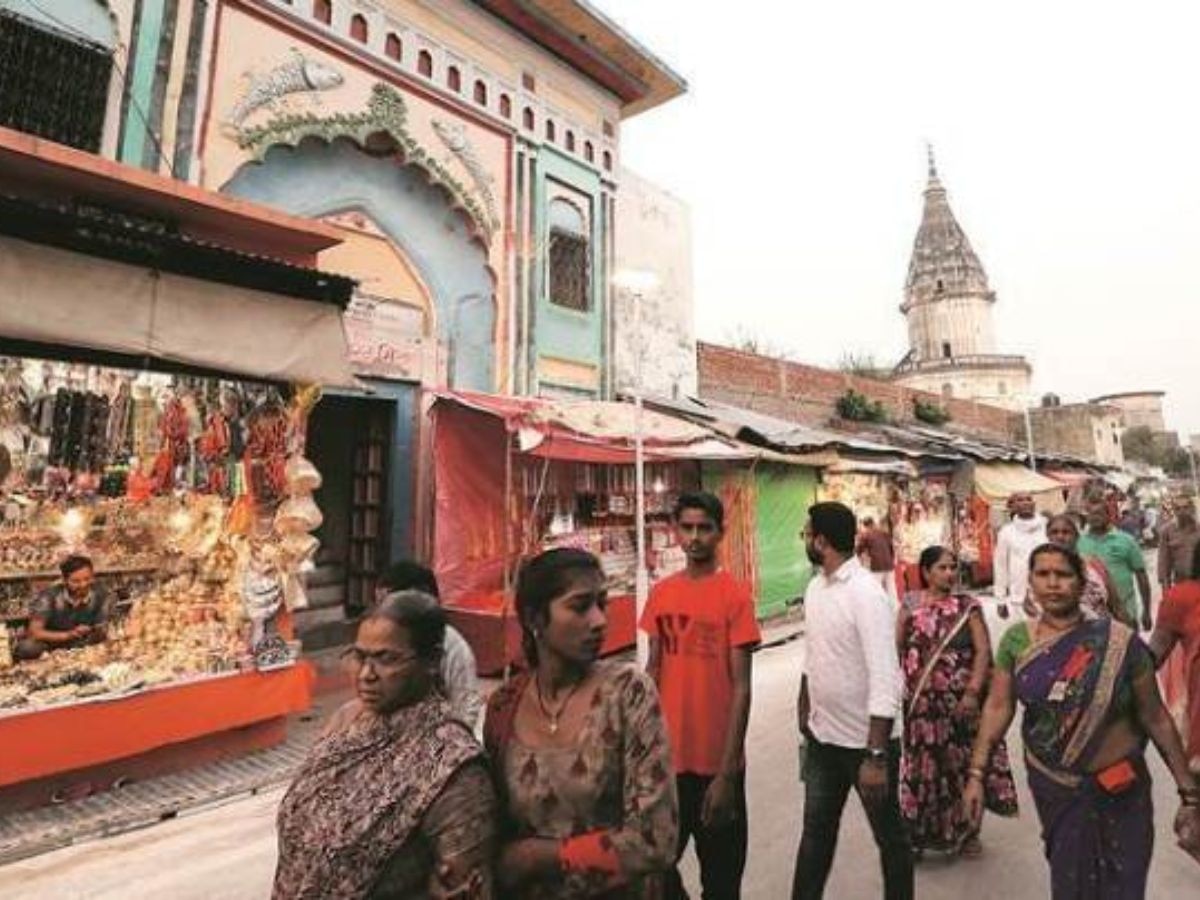 VHP on Muslim Shops near Hindu Mandir