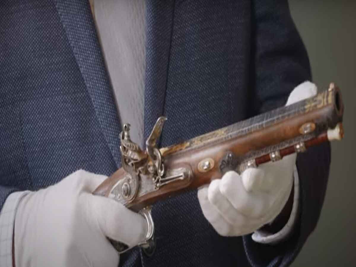 Historical Pistols: 15.27 करोड़ रुपये...इन पिस्टलों में ऐसा क्या खास है जो इतनी महंगी बिकी?