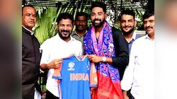 जीत की बधाई देने घर पहुंचे थे तेलंगाना के CM: मोहम्मद सिराज ने थमा दी ये चीज