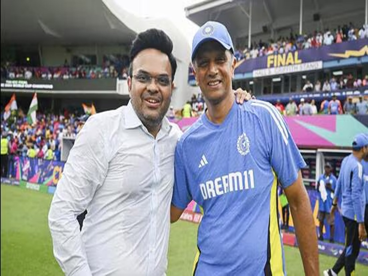 Rahul Dravid ने बोनस के आधे पैसे लेने से क्यों किया इंकार, पहले भी कर चुके हैं ऐसा? Rahul Dravid ने बोनस के आधे पैसे लेने से क्यों किया इंकार, पहले भी कर चुके हैं ऐसा?