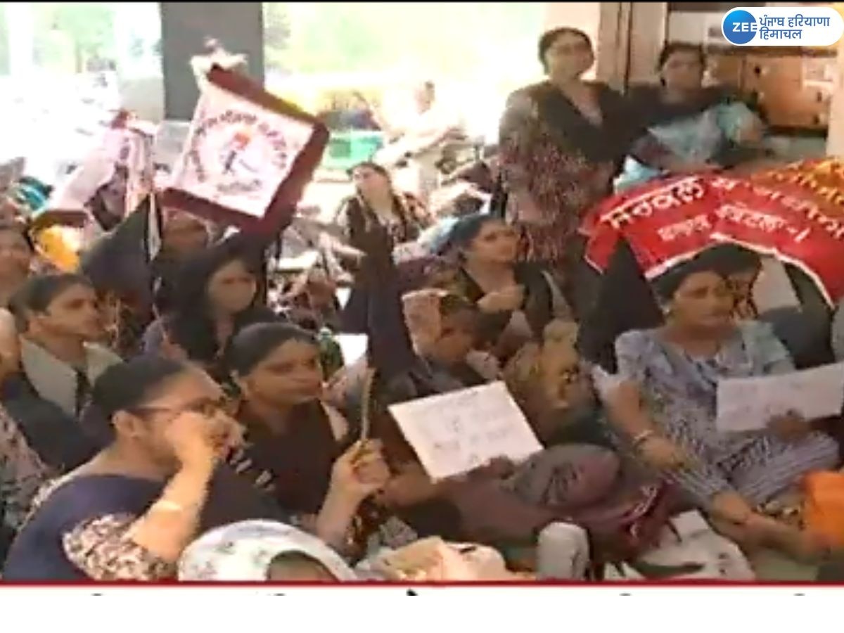 Anganwadi Workers Protest: ਆਂਗਣਵਾੜੀ ਵਰਕਰਾਂ ਵੱਲੋਂ ਚੰਡੀਗੜ੍ਹ 'ਚ ਰੋਸ ਮੁਜ਼ਾਹਰਾ; ਹਰਗੋਬਿੰਦ ਕੌਰ ਨੂੰ ਬਹਾਲ ਕਰਨ ਦੀ ਮੰਗ