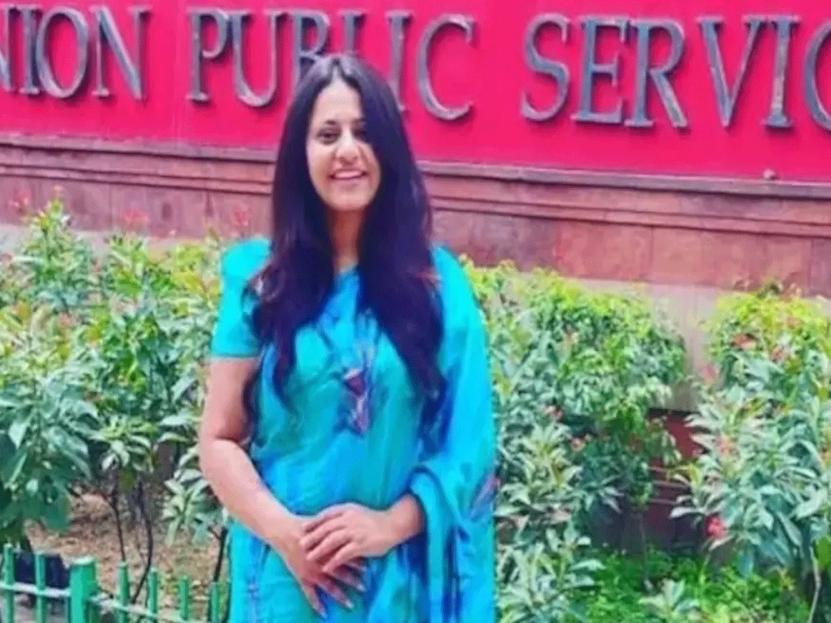 IAS Pooja Khedkar: सेवा नहीं, भौकाल के लिए बनी थी IAS; 1 साल की नौकरी में ही करा ली अपनी फजीहत, नियुक्ति पर भी उठ रहे हैं सवाल