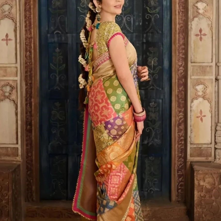 नीता ने पहनी मनीष मल्होत्रा की साड़ी