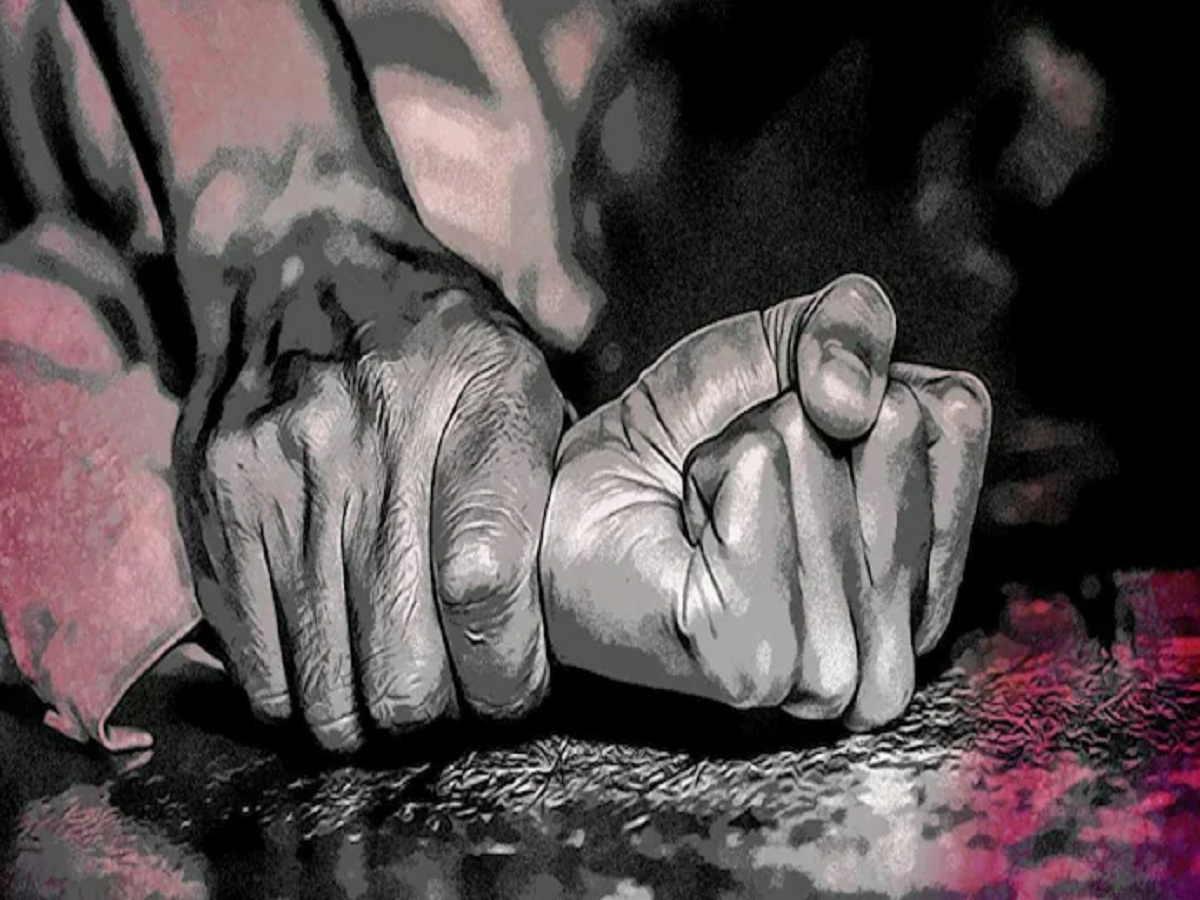 Rajasthan Crime: छुपकर युवती का बनाया वीडियो, फिर ब्लैकमेल कर सालों तक करता रहा रेप Rajasthan Crime: छुपकर युवती का बनाया वीडियो, फिर ब्लैकमेल कर सालों तक करता रहा रेप