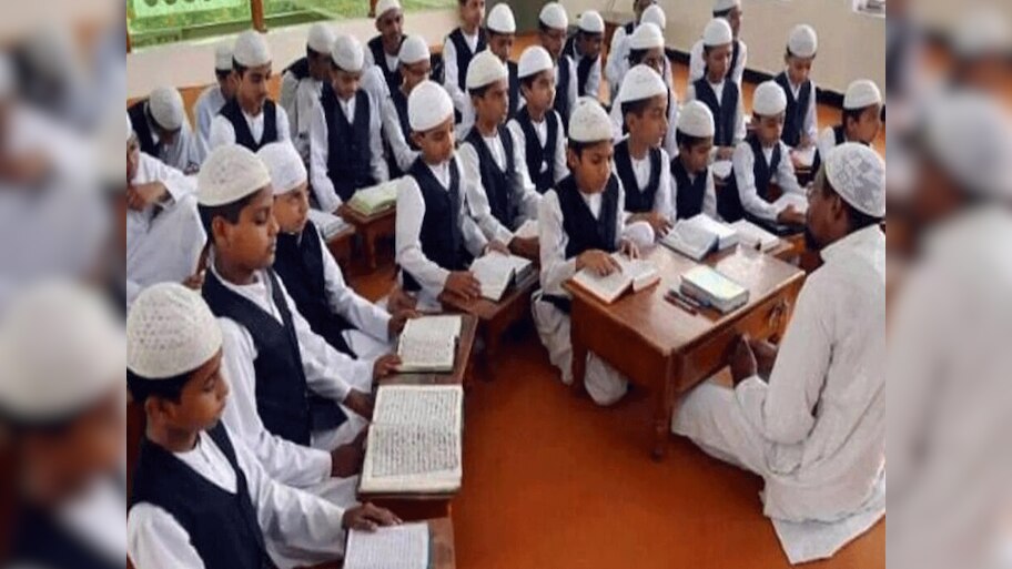 UP के 4204 गैर मान्यता प्राप्त मदरसे में पढ़ने वाले लाखों बच्चों के लिए आया सरकारी आदेश; करना होगा ये काम