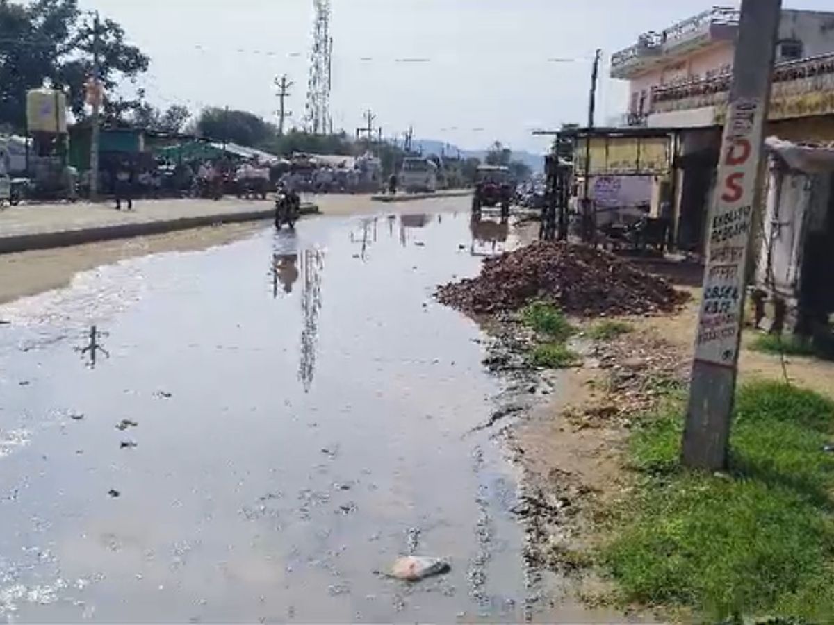 PWD के अधिकारियों की अनदेखी ने रोकी बाणगंगा नदी के पानी की राह,लोगों का घरों से निकलना हुआ दूभर