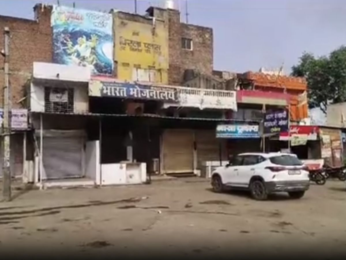Pratapgarh News: रूठे इंद्रदेव को मनाने के लिए शहर के बाजार पूरी तरह से बंद, लोग तरह-तरह के कर रहे जतन