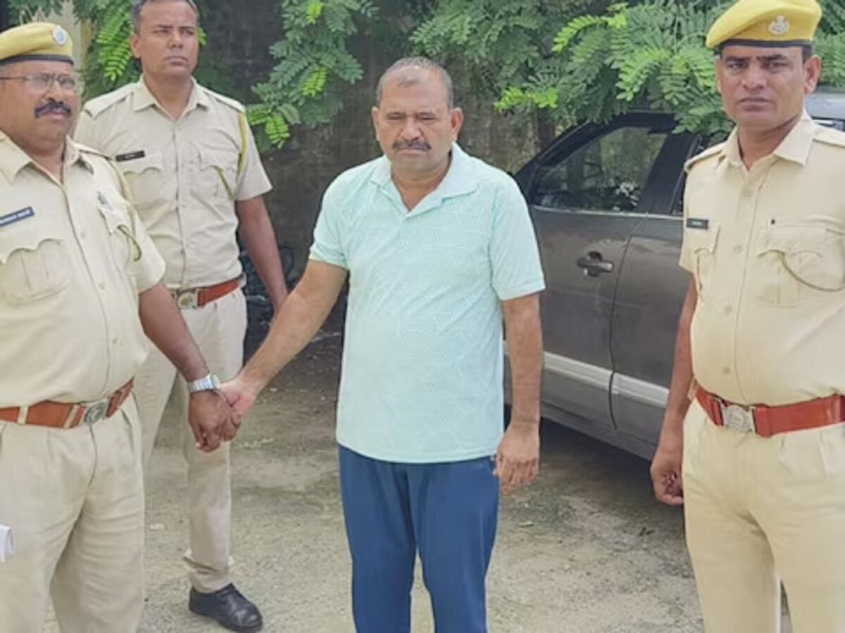 Dungarpur News: नाबालिग बच्चियों से हैवानियत करने वाले हेडमास्टर को आजीवन कारावास, 3.14 लाख का लगा जुर्माना Dungarpur News: नाबालिग बच्चियों से हैवानियत करने वाले हेडमास्टर को आजीवन कारावास, 3.14 लाख का लगा जुर्माना