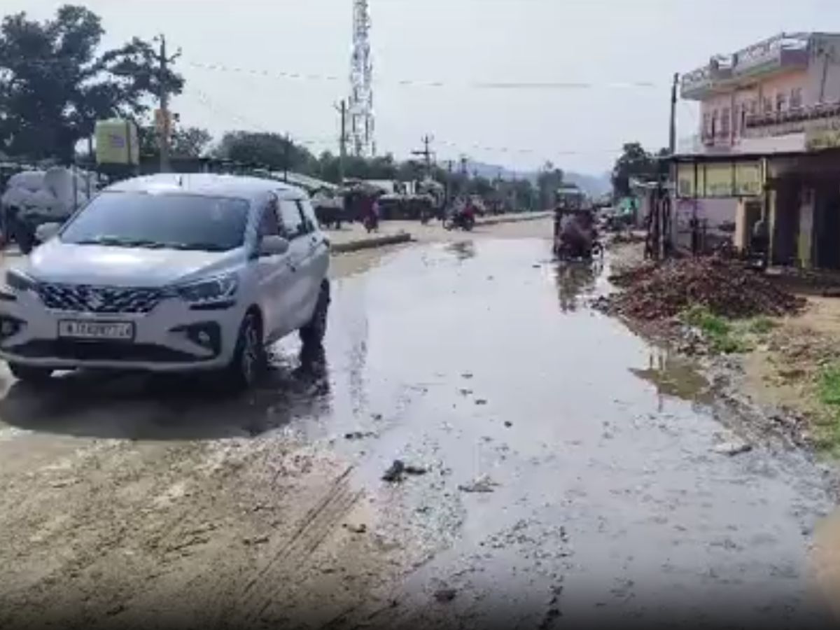 Kota News: PWD के अधिकारियों की अनदेखी ने रोकी बाणगंगा नदी के पानी की राह, पांच दिन से घरों के सामने भरा पानी