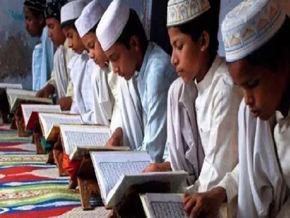 Madrasa News: 'मदरसों में हिंदू बच्चों को क्यों पढ़ाया जा रहा', NCPCR ने किया सवाल तो भड़क उठे मौलवी 