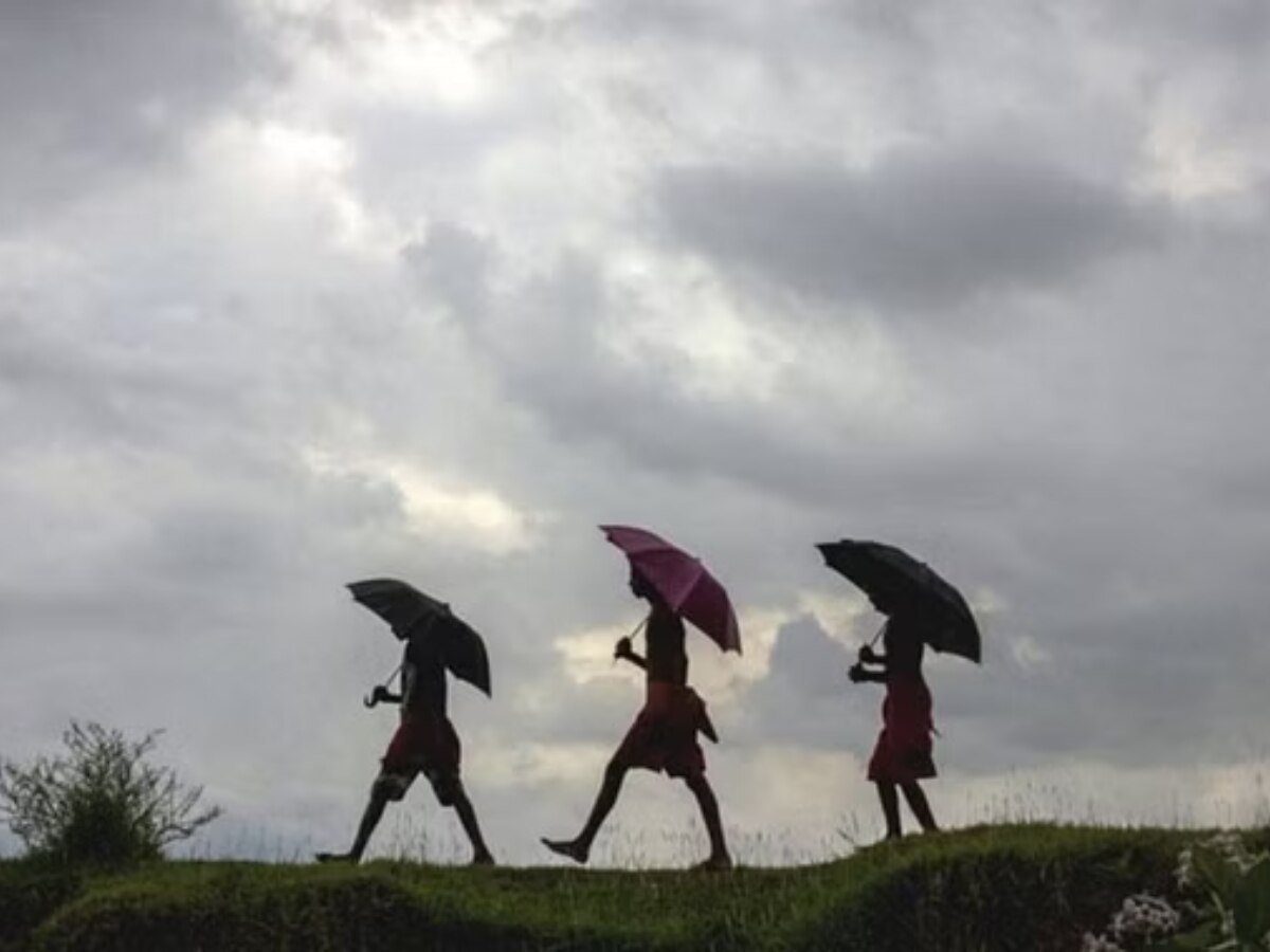 Delhi Weather Update: मौसम विभाग ने बारिश को लेकर जारी किया रेड अलर्ट, जानें दिल्ली में मौसम का हाल 