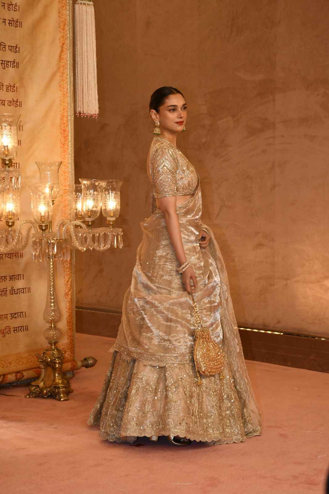 अदाओं का दिखा जलवा