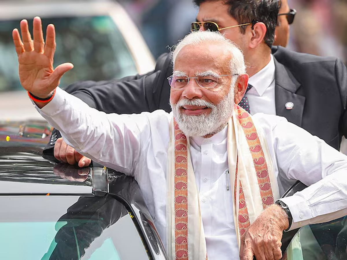 PM Modi: पीएम मोदी की जबरदस्त फैन फॉलोइंग, विराट कोहली समेत कई दिग्गजों को छोड़ा पीछे PM Modi: पीएम मोदी की जबरदस्त फैन फॉलोइंग, विराट कोहली समेत कई दिग्गजों को छोड़ा पीछे