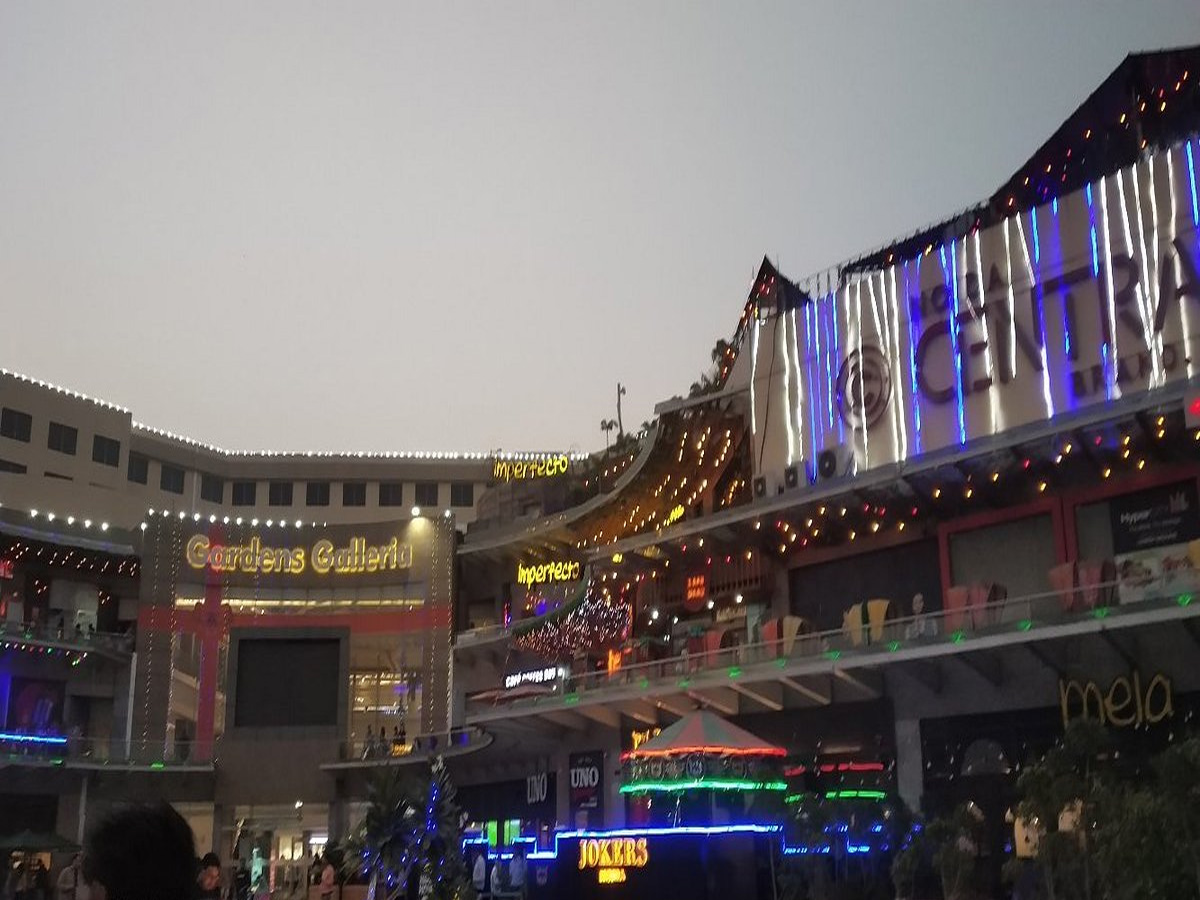 Gardens Galleria Mall में फायरिंग, पार्किंग से आई गनशॉट की आवाज़ Gardens Galleria Mall में फायरिंग, पार्किंग से आई गनशॉट की आवाज़