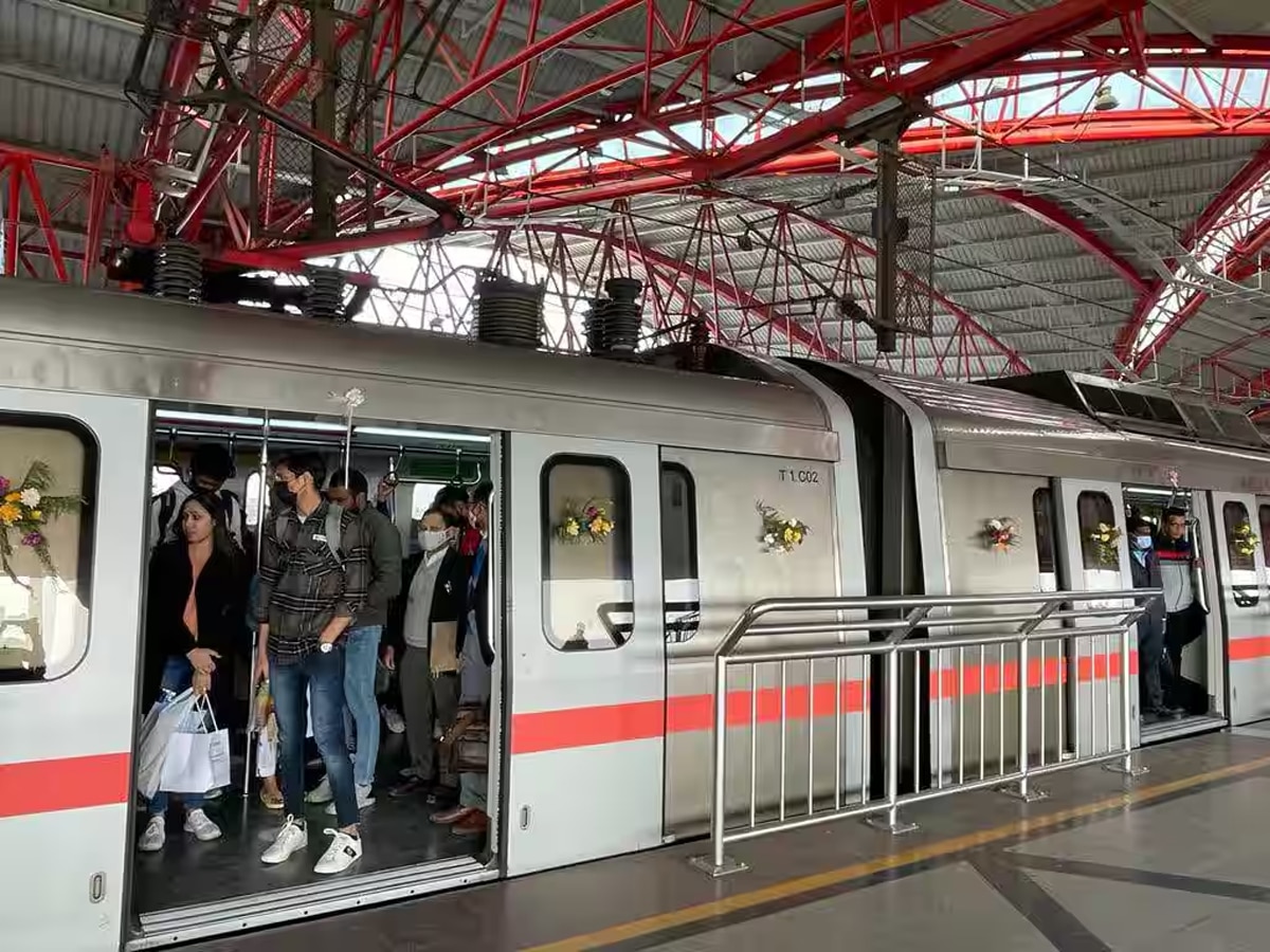 Delhi Metro Cleaning Process how metro trains always cleaned know all ...