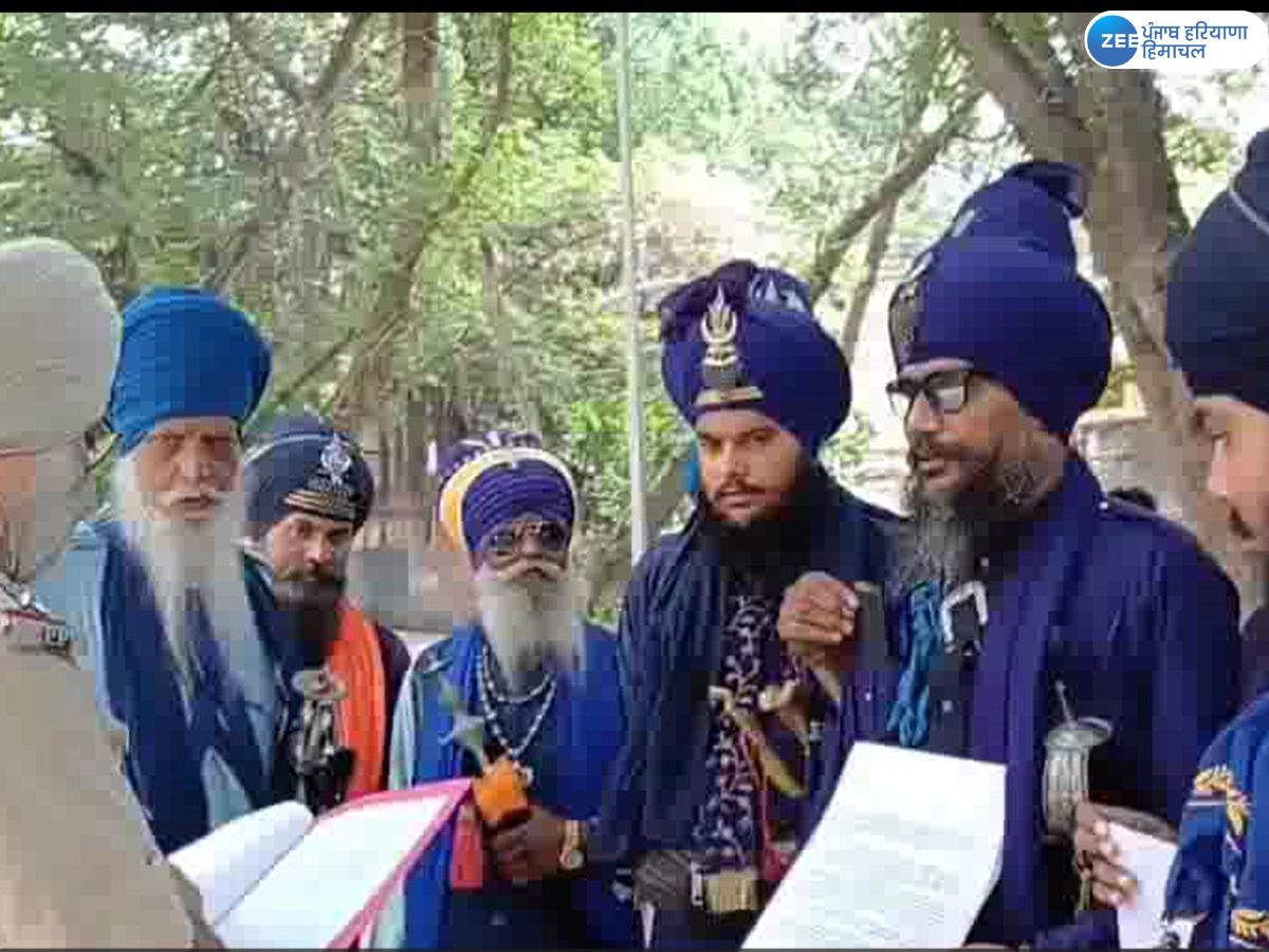 Ludhiana News: ਨਿਹੰਗ ਸਿੰਘਾਂ ਨੇ ਗਲਤ ਸ਼ਬਦਾਵਲੀ ਵਰਤੋਂ ਕਰਨ ਵਾਲੇ ਹਿੰਦੂ ਨੇਤਾਵਾਂ ਖਿਲਾਫ਼ ਪੁਲਿਸ ਕਮਿਸ਼ਨਰ ਨੂੰ ਦਿੱਤਾ ਮੰਗ ਪੱਤਰ