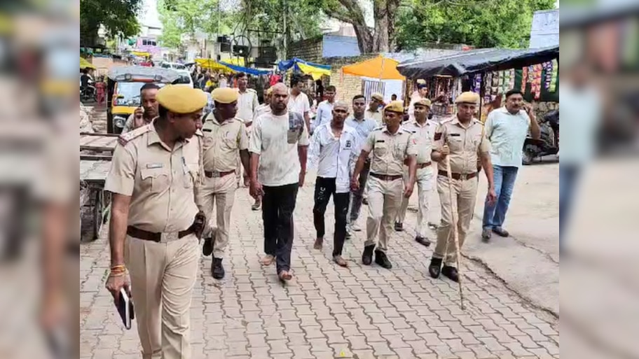 Baran Crime News: फायरिंग कर दहशत फैलाने वाले 2 आरोपीयों पर पुलिस का शिकंजा, शहर में निकाला परेड 