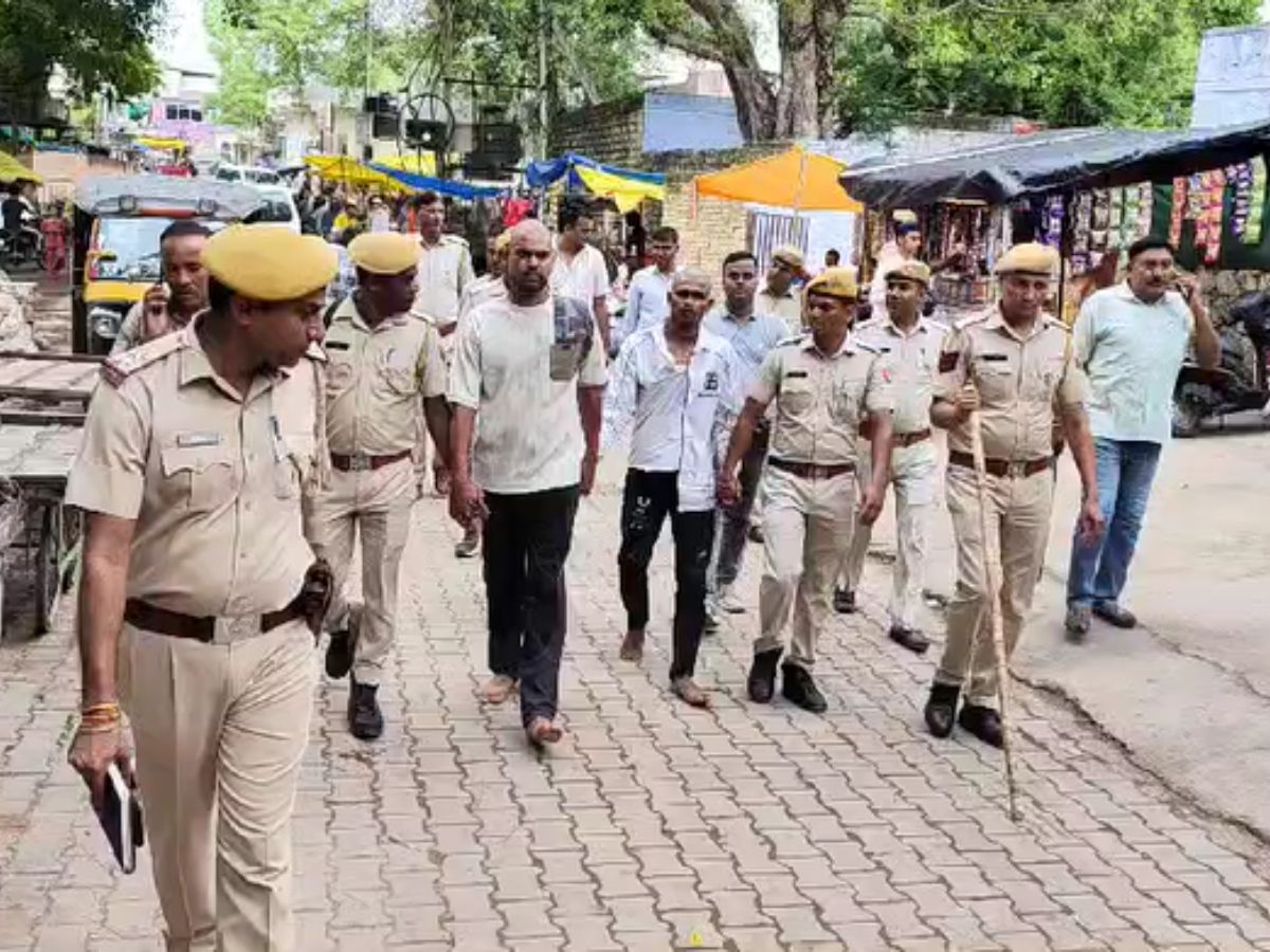 Baran Crime News: फायरिंग कर दहशत फैलाने वाले 2 आरोपीयों पर पुलिस का शिकंजा, शहर में निकाला परेड Baran Crime News: फायरिंग कर दहशत फैलाने वाले 2 आरोपीयों पर पुलिस का शिकंजा, शहर में निकाला परेड