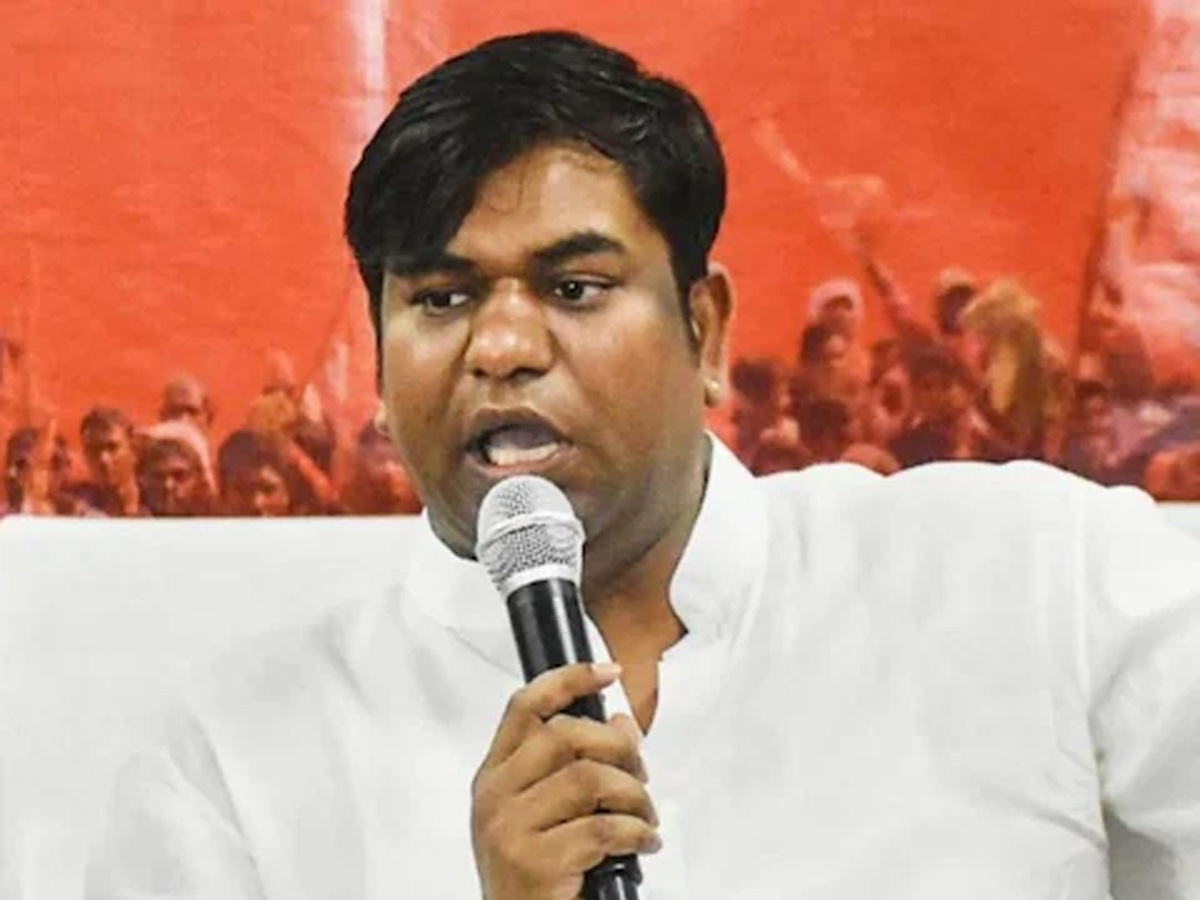 Jitan Sahani murder: पूर्व मंत्री मुकेश सहानी के पिता की घर में घुसकर हत्या Jitan Sahani murder: पूर्व मंत्री मुकेश सहानी के पिता की घर में घुसकर हत्या