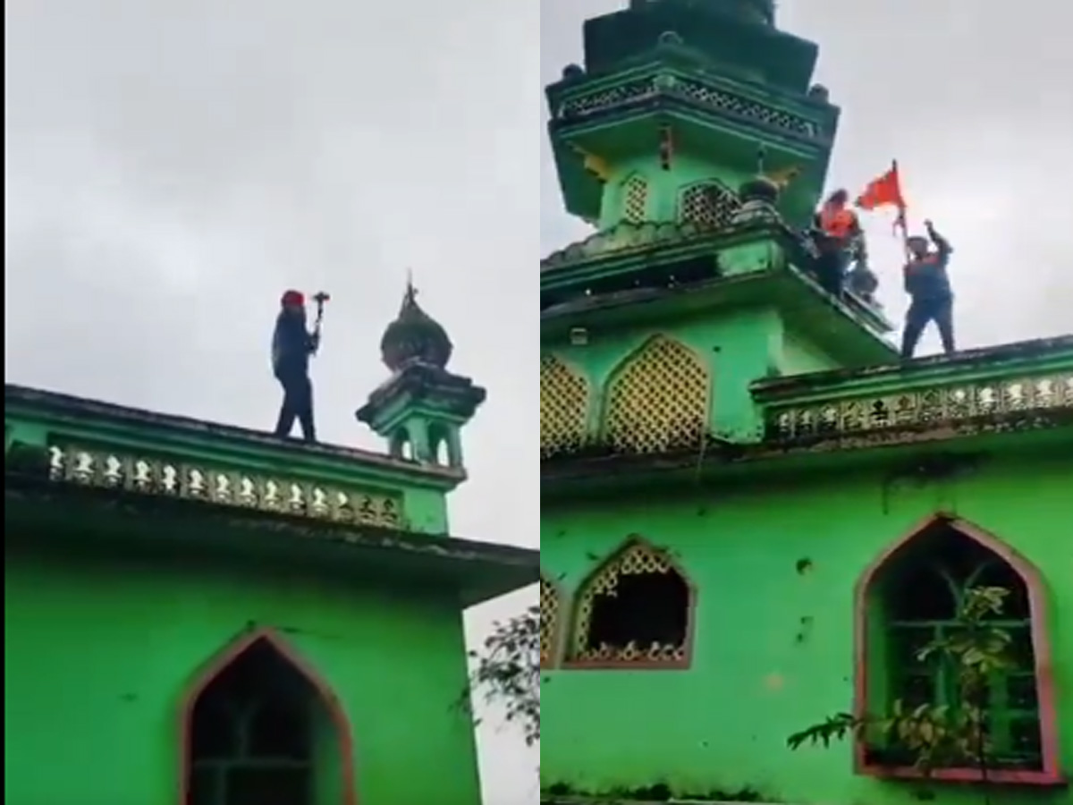 Maharashtra के Kolhapur में शर्मनाक हरकत, भगवा झंडा ली हुई भीड़ ने तोड़ी मस्जिद Maharashtra के Kolhapur में शर्मनाक हरकत, भगवा झंडा ली हुई भीड़ ने तोड़ी मस्जिद