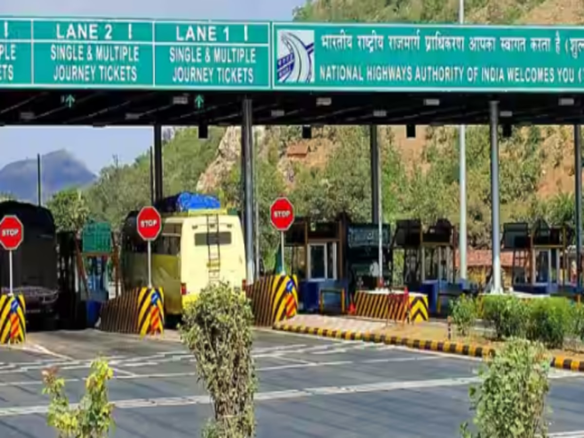 Toll Tax: जान लें ये दो नियम, आप बिना पैसे दिए टोल प्लाजा से गुजर सकते हैं