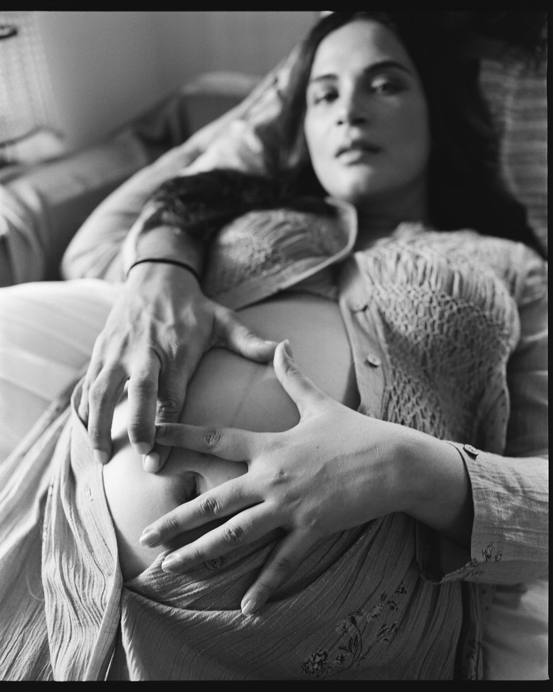 फ्लॉन्ट किया बेबी बंप