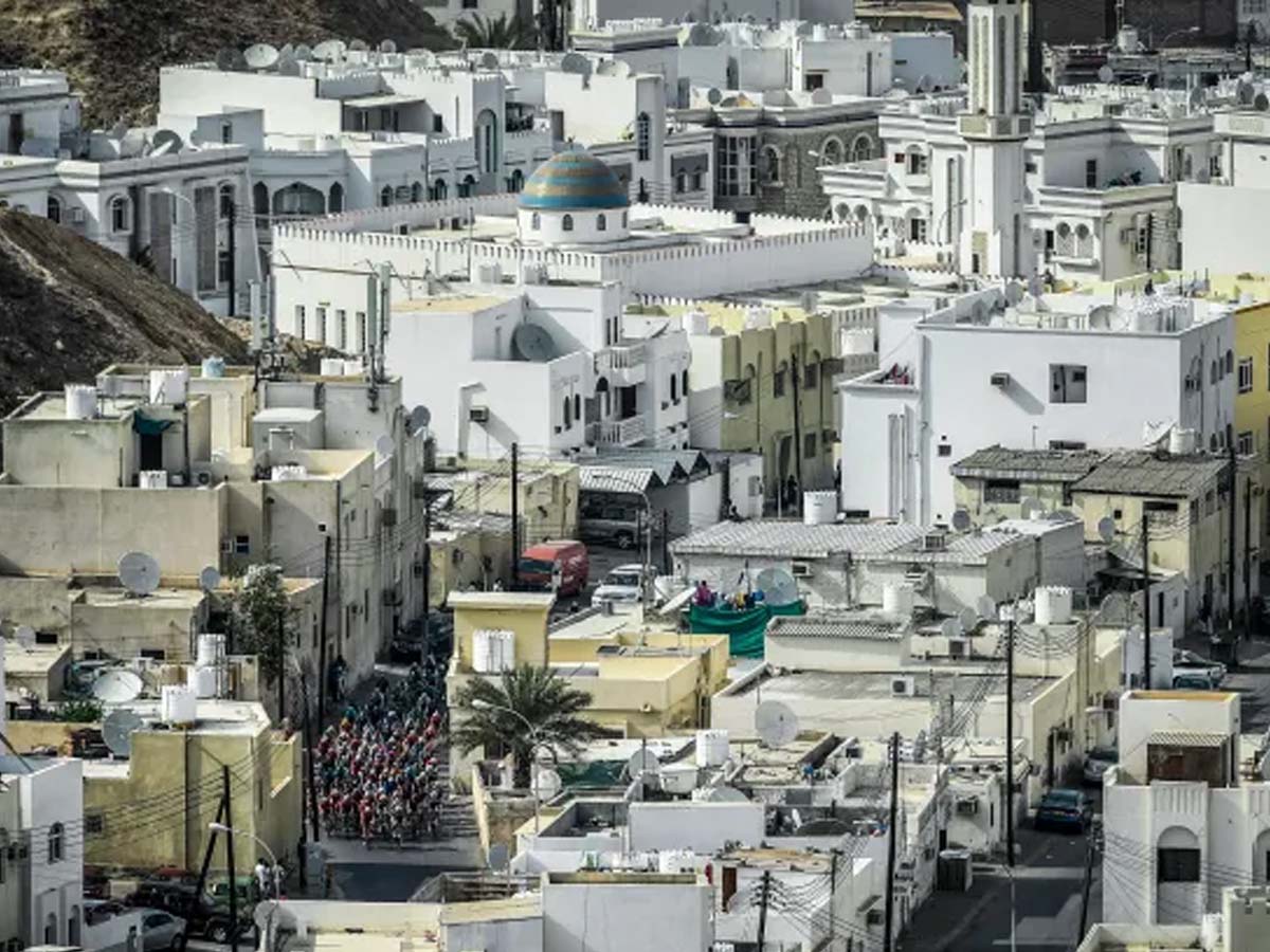 Oman Mosque Attack: ओमान में मस्जिद पर हमला; 9 लोगों की मौत Oman Mosque Attack: ओमान में मस्जिद पर हमला; 9 लोगों की मौत