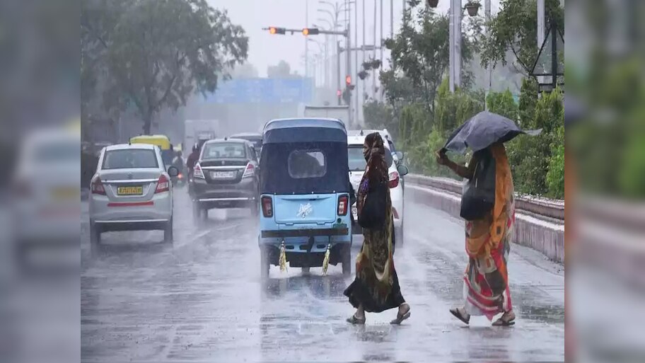 Weather Report: केरल में स्कूल कॉलेज बंद, महाराष्ट्र, ओडिशा और WB में रेड अलर्ट