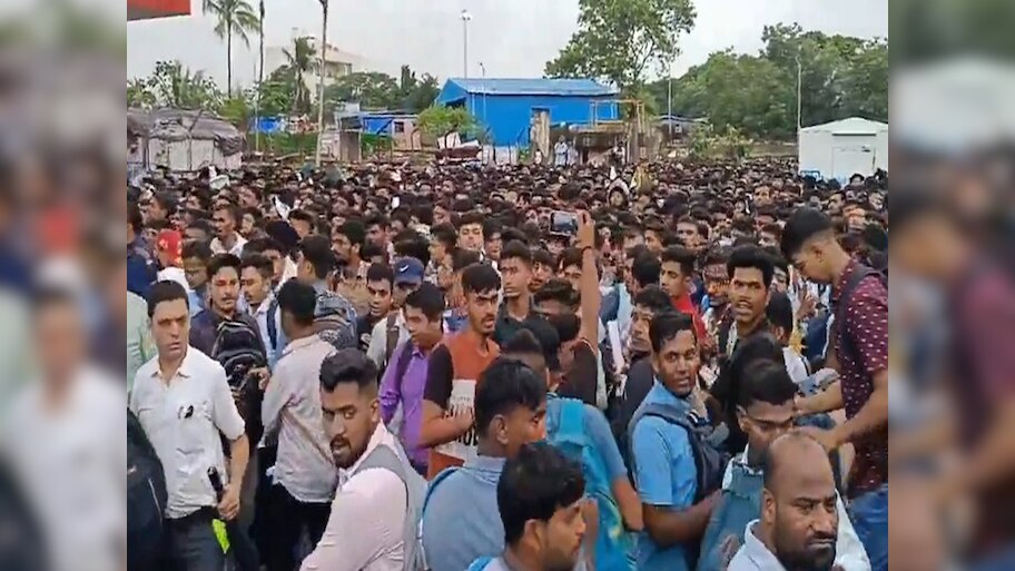 Air India Job: 1800 पदों पर भर्ती के लिए पहुंचे 15 हजार लोग, हुए भगदड़ जैसे हालात