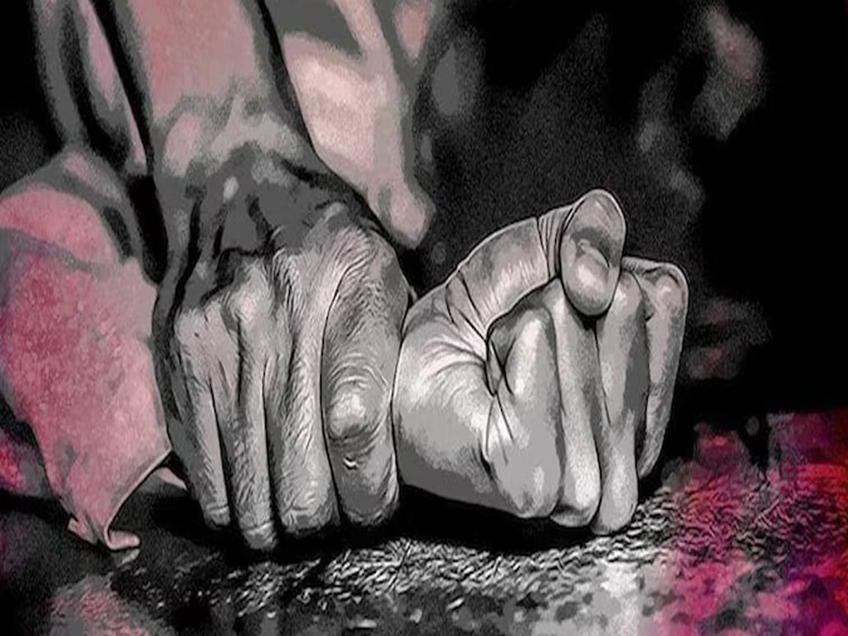 AP School Boys: क्लास 6 और 7 में पढ़ने वाले तीन लड़कों ने किया 8 साल की बच्ची का रेप, बाप ने लाश को नदी में फेंका AP School Boys: क्लास 6 और 7 में पढ़ने वाले तीन लड़कों ने किया 8 साल की बच्ची का रेप, बाप ने लाश को नदी में फेंका