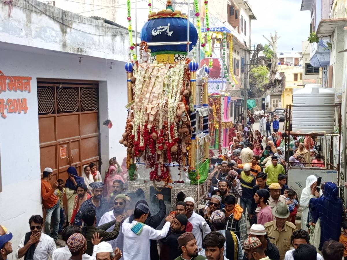 Bihar News: मुंगेर जिले में ताजिया जुलूस के दौरान दो गुटों में झड़प, 4 लोग हुए जख्मी Bihar News: मुंगेर जिले में ताजिया जुलूस के दौरान दो गुटों में झड़प, 4 लोग हुए जख्मी