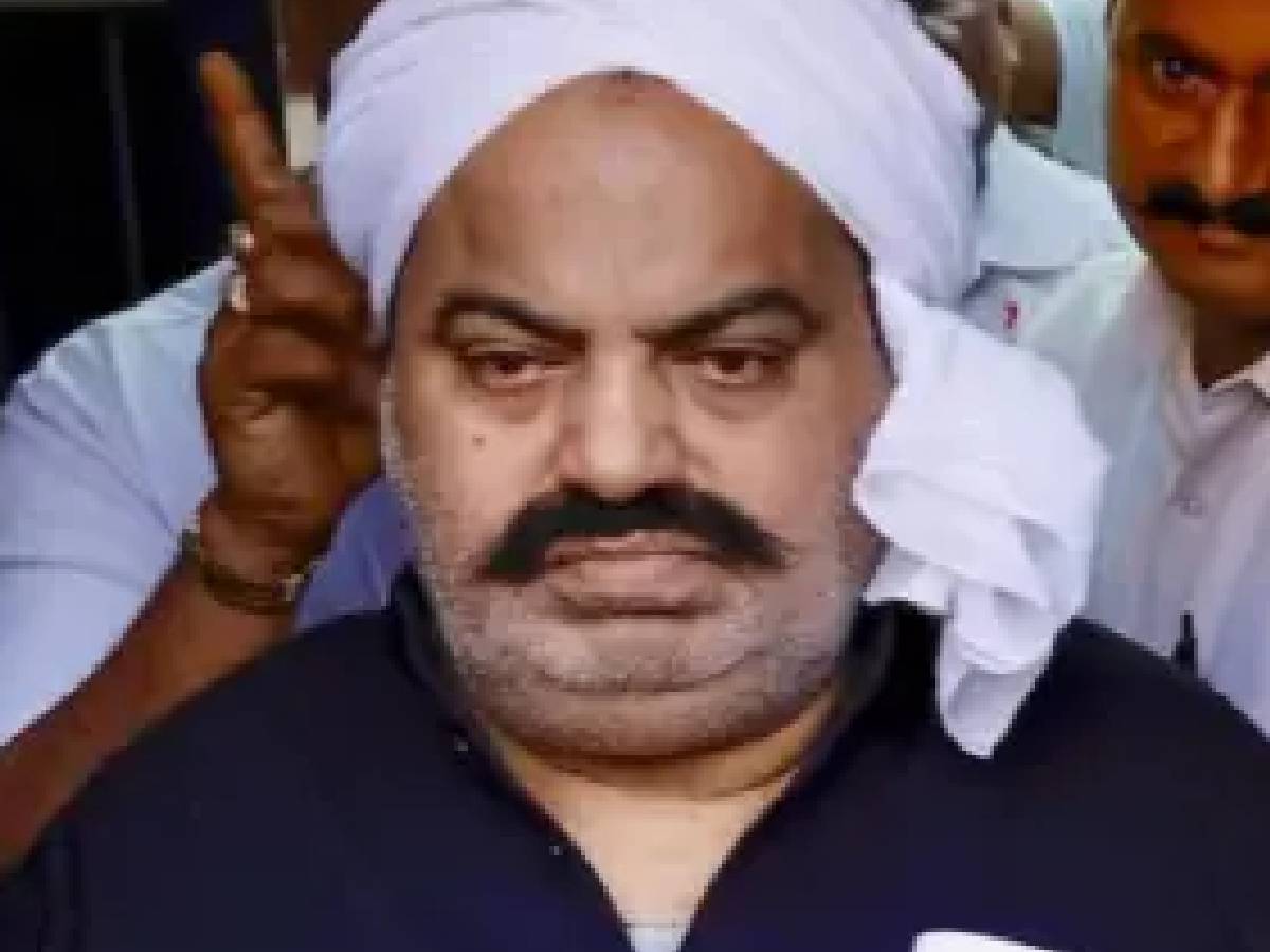 अतीक अहमद की 50 करोड़ की संपत्ति जब्त, राजमिस्त्री के नाम पर खरीदी गई थी जमीन अतीक अहमद की 50 करोड़ की संपत्ति जब्त, राजमिस्त्री के नाम पर खरीदी गई थी जमीन